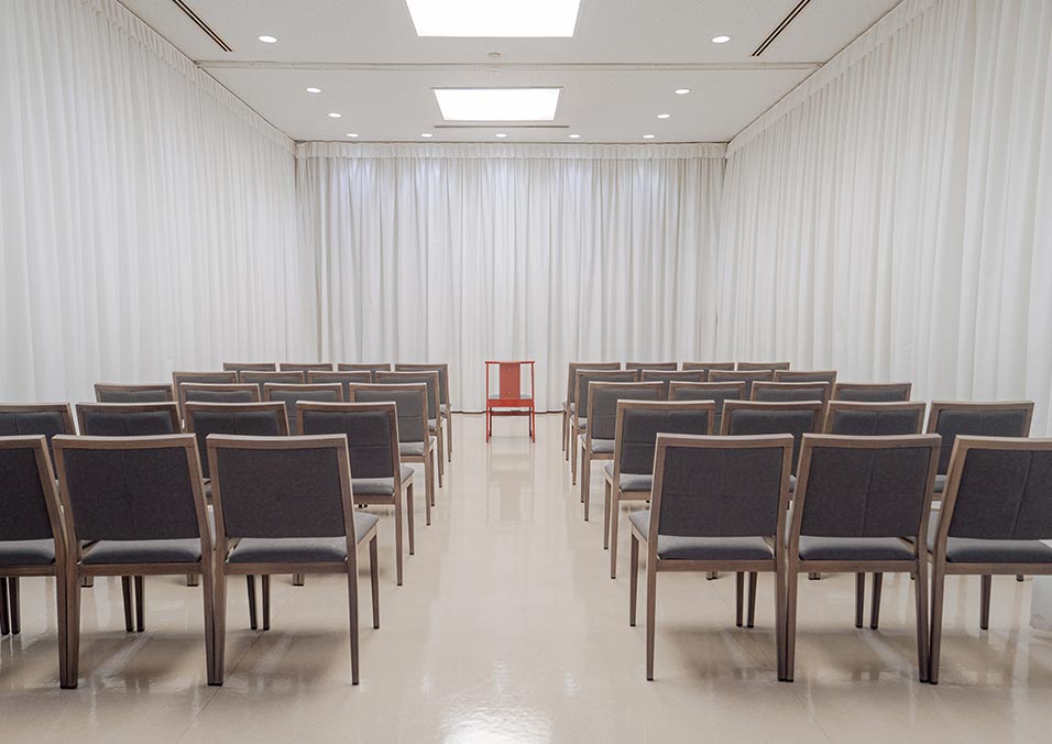 落合斎場の式場、雪の写真