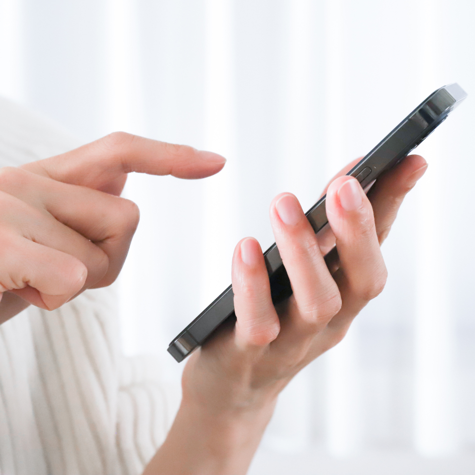 市川市の藤井祭典にお問合せをしている写真