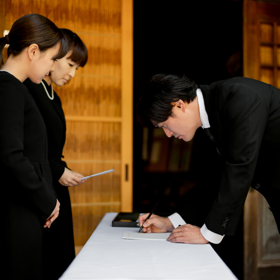 練馬区のみなと式典で葬儀をしている方が受付をしている写真