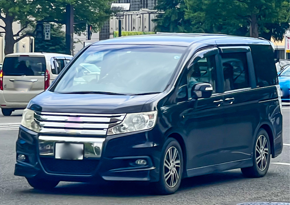 練馬区のみなと式典の黒いミニバンの写真