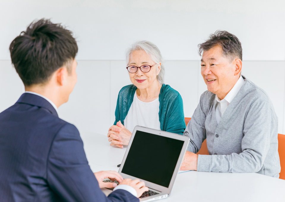 練馬区のみなと式典のスタッフと打ち合わせをしている写真