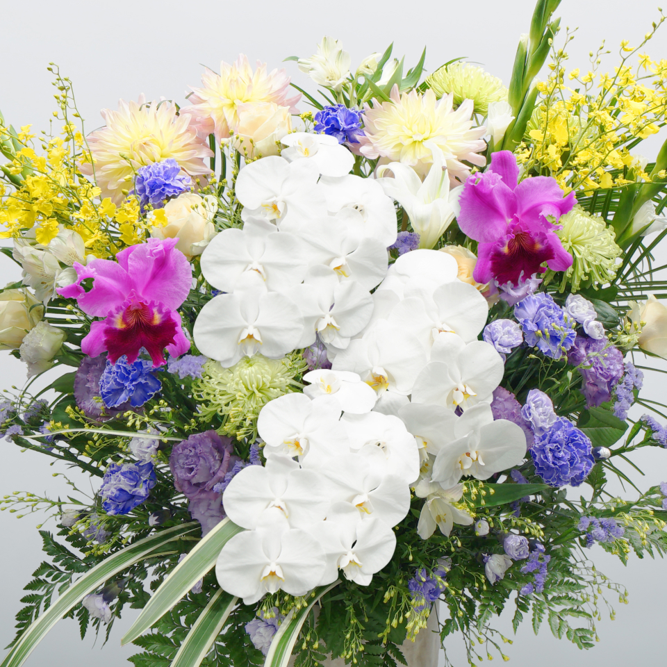 市川市の藤井祭典で提供するピンクや白の色とりどりな供花