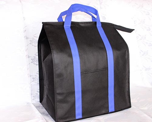 練馬区のみなと式典の骨壺バッグの写真